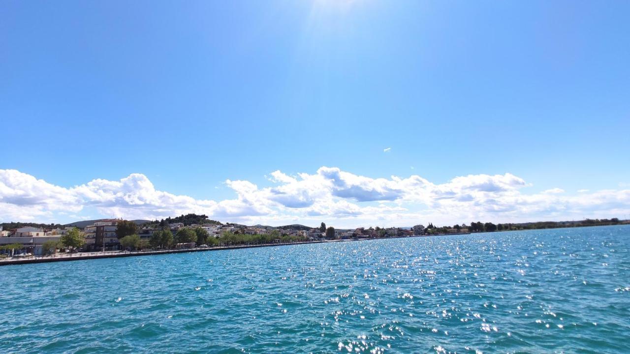 Beach Front Apartment Nea Palatia Bagian luar foto