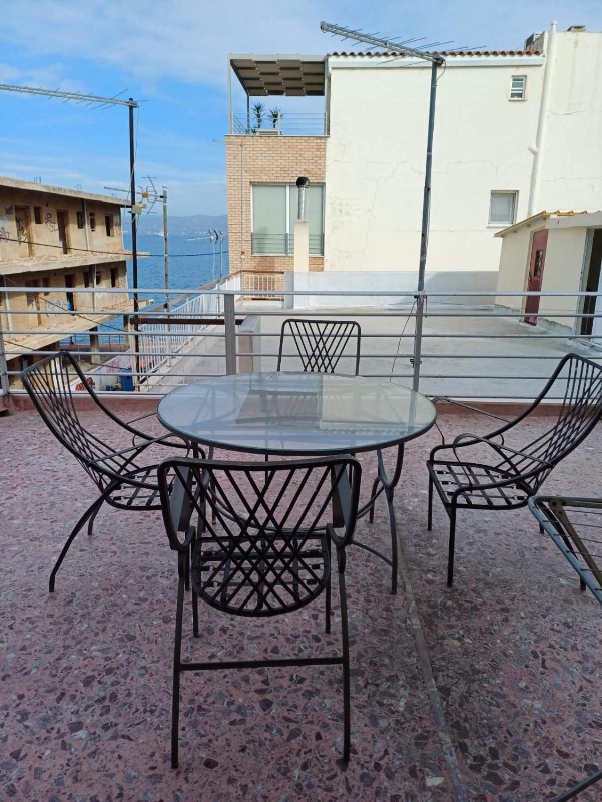 Beach Front Apartment Nea Palatia Bagian luar foto