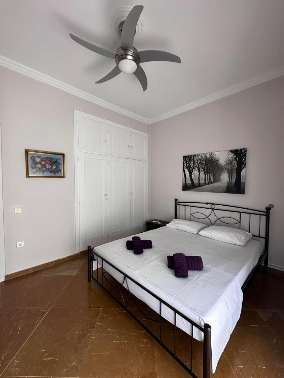 Beach Front Apartment Nea Palatia Bagian luar foto