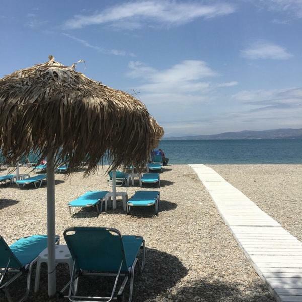 Beach Front Apartment Nea Palatia Bagian luar foto