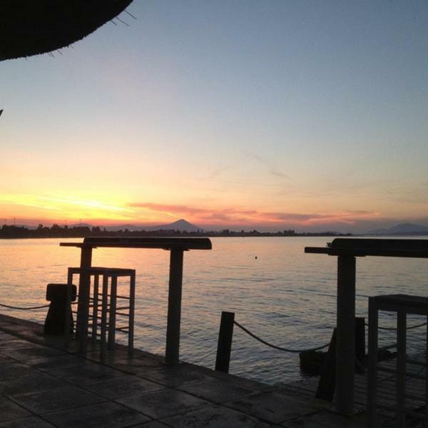 Beach Front Apartment Nea Palatia Bagian luar foto