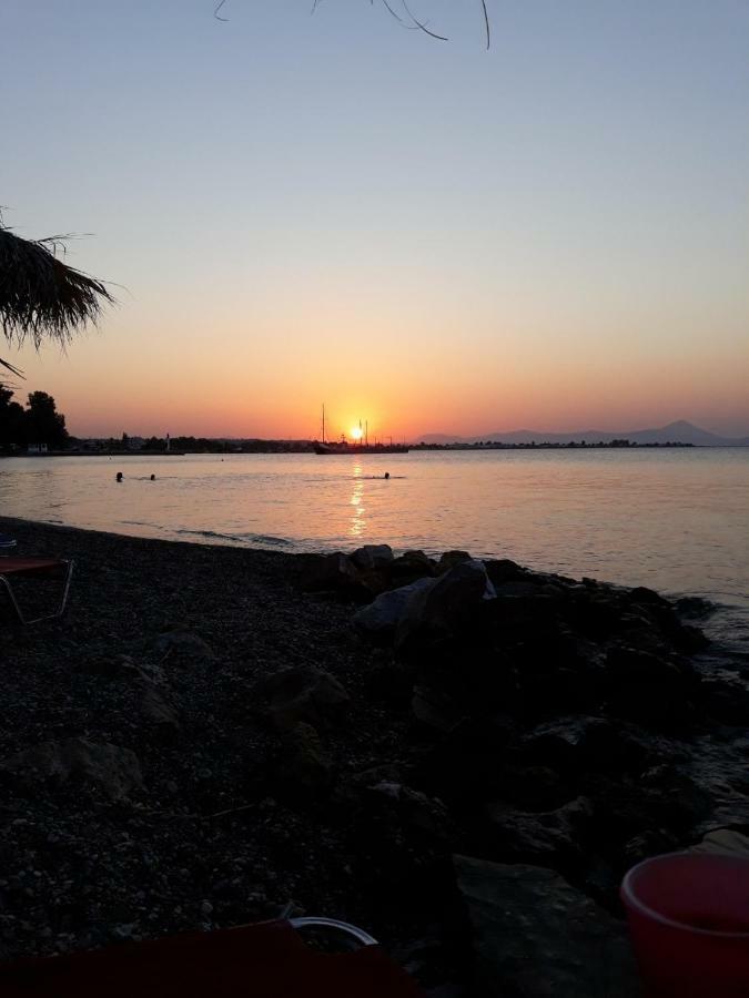 Beach Front Apartment Nea Palatia Bagian luar foto