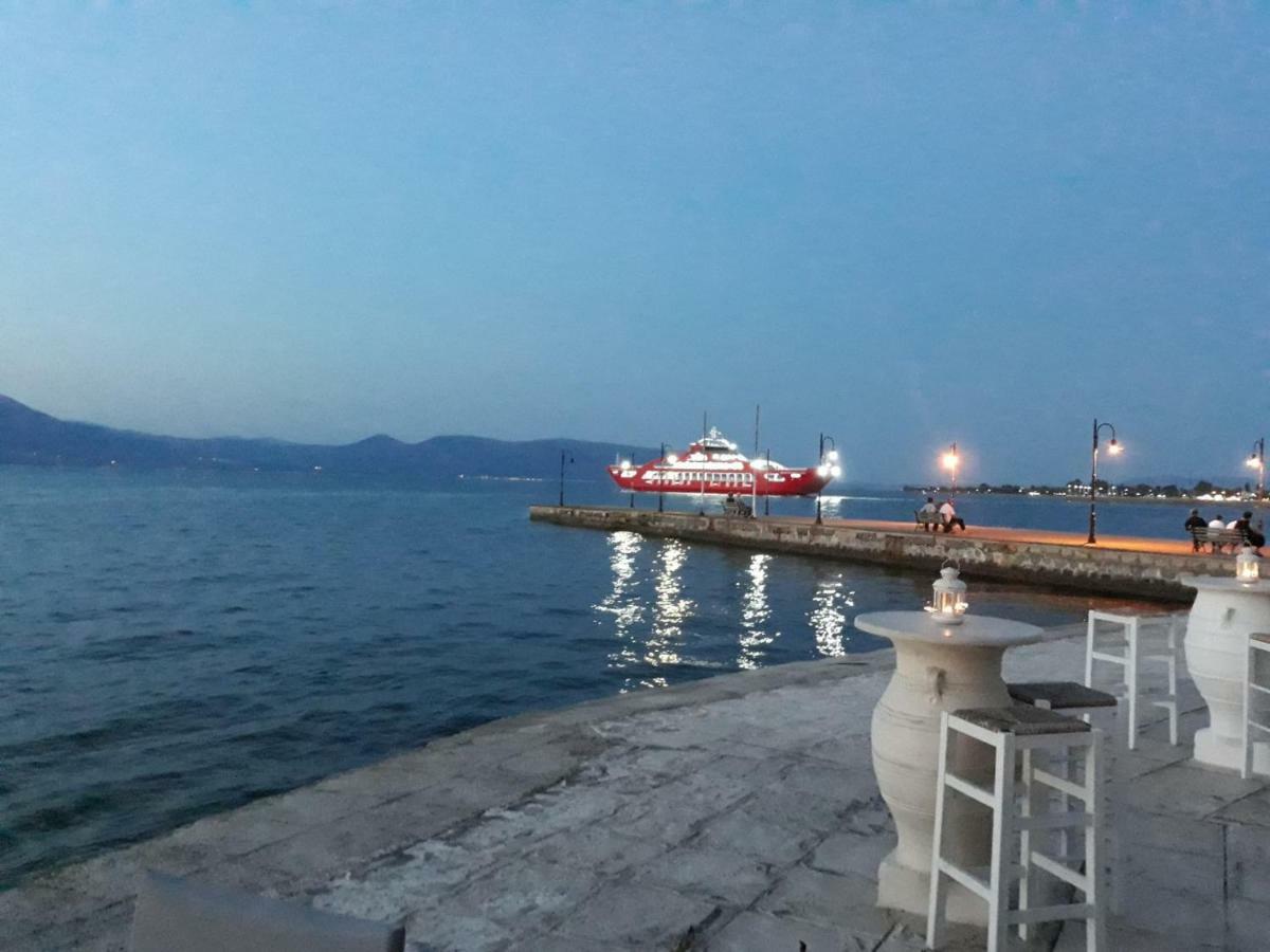 Beach Front Apartment Nea Palatia Bagian luar foto